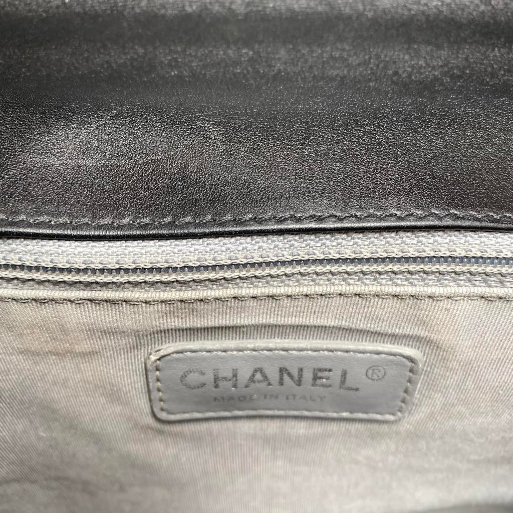 CHANEL Chevron Boy Bag Medium Black