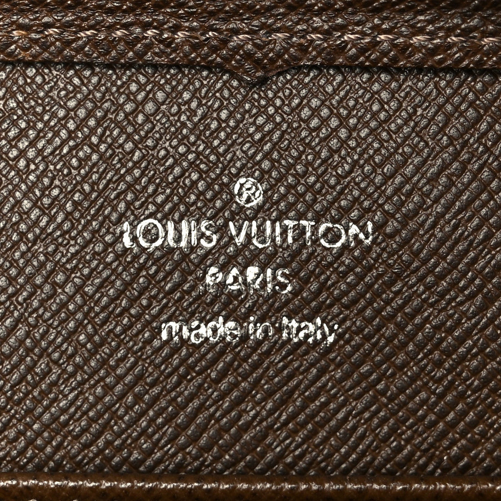 Louis Vuitton Taiga Baikal Pochette Grizzli