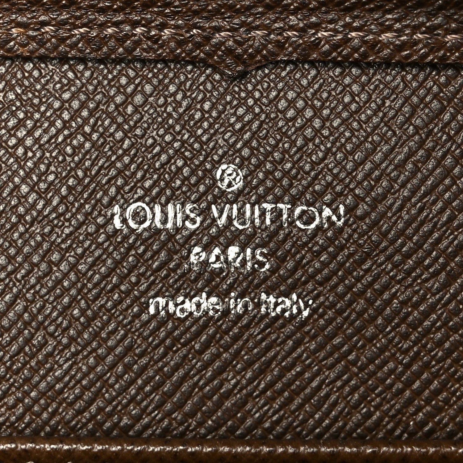 Louis Vuitton Taiga Baikal Pochette Grizzli