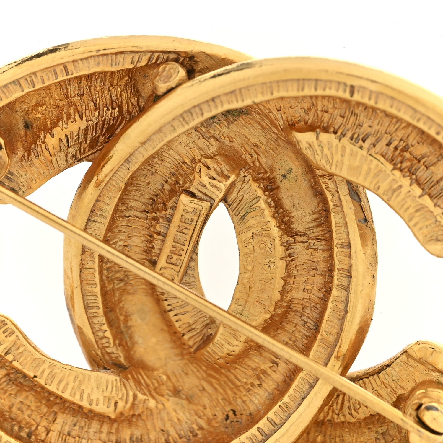 Metal Quilted Large CC Brooch Gold
