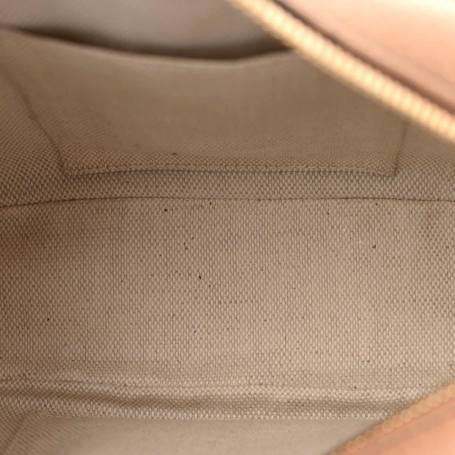 Gucci Pebbled Calfskin Small Soho Disco Bag Camelia