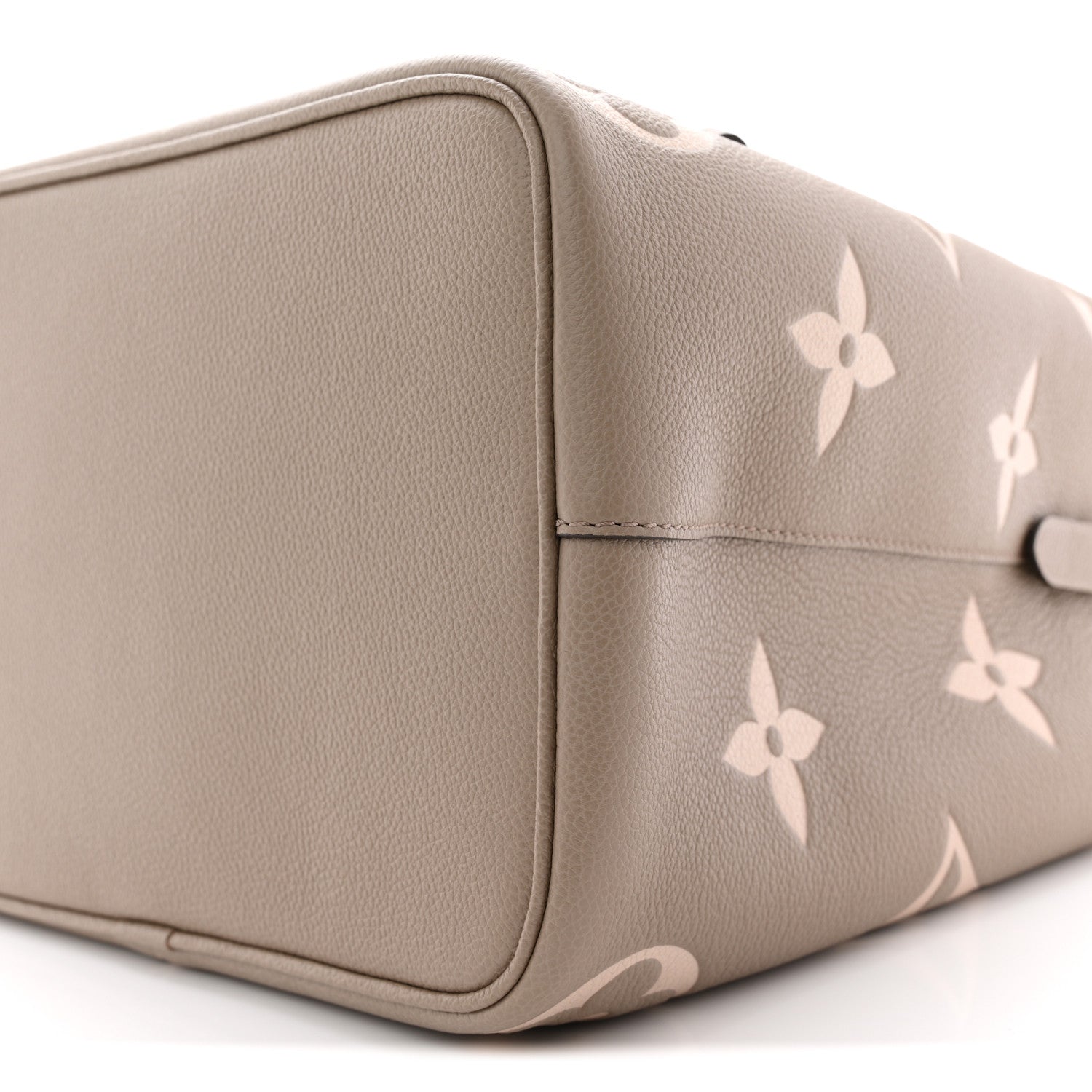 Louis Vuitton Empreinte Monogram Giant Neonoe MM Tourterelle Creme
