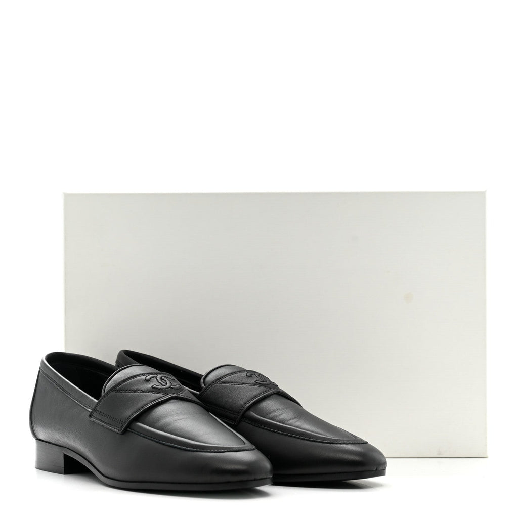 Lambskin Womens Stitched CC Loafers 35 Black