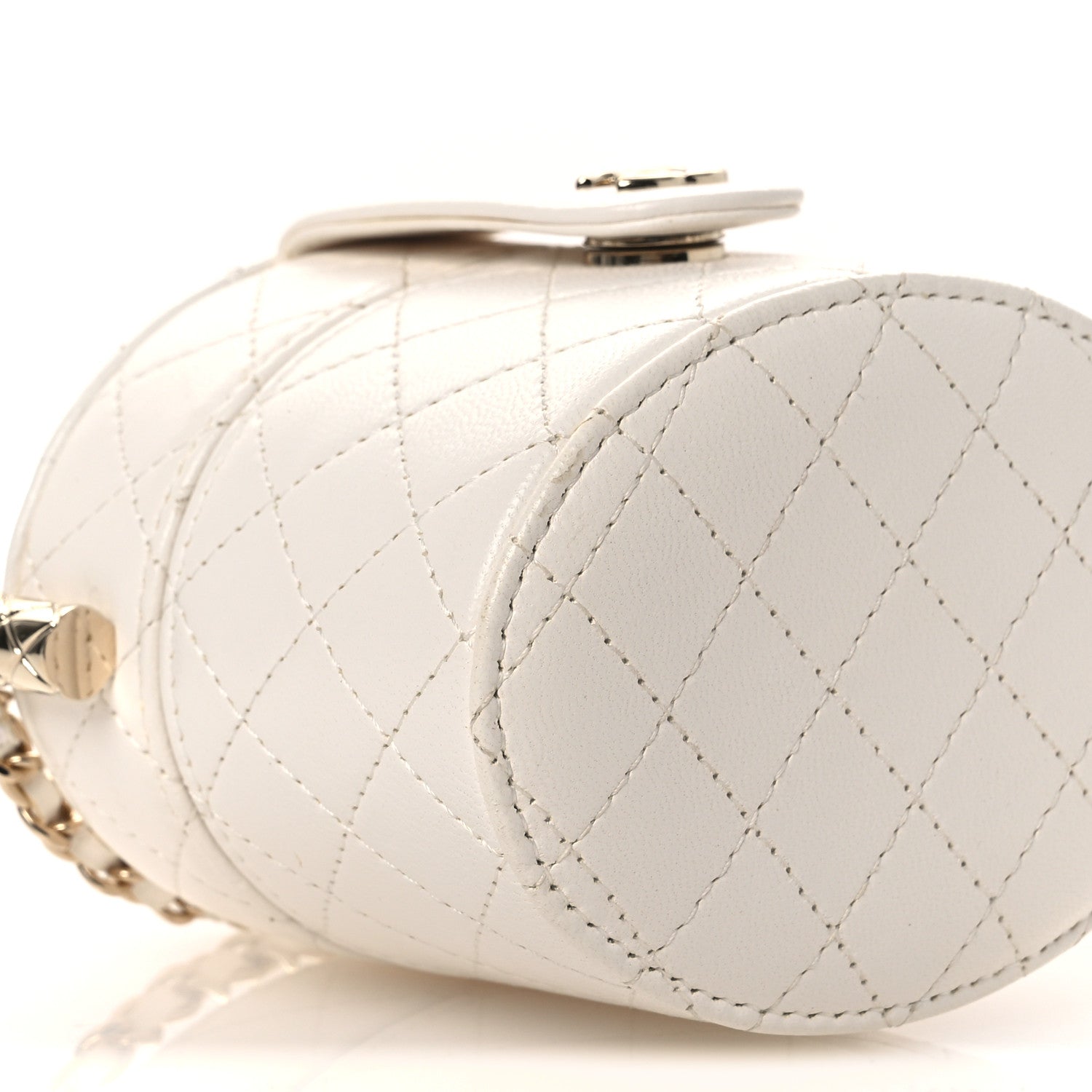 Chanel Lambskin Quilted Round Mini Vanity Case With Chain Case With Chain White