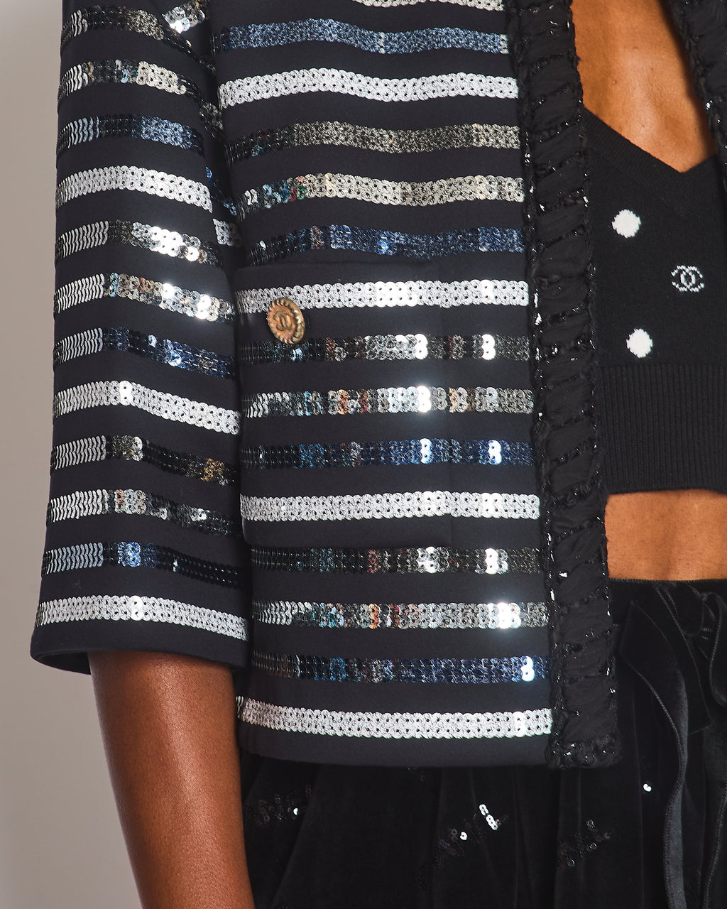 Chanel 2022 Cruise Black Cropped Sleeve CC Sequin Jacket with Braided Edge Size FR 38 (UK 10)