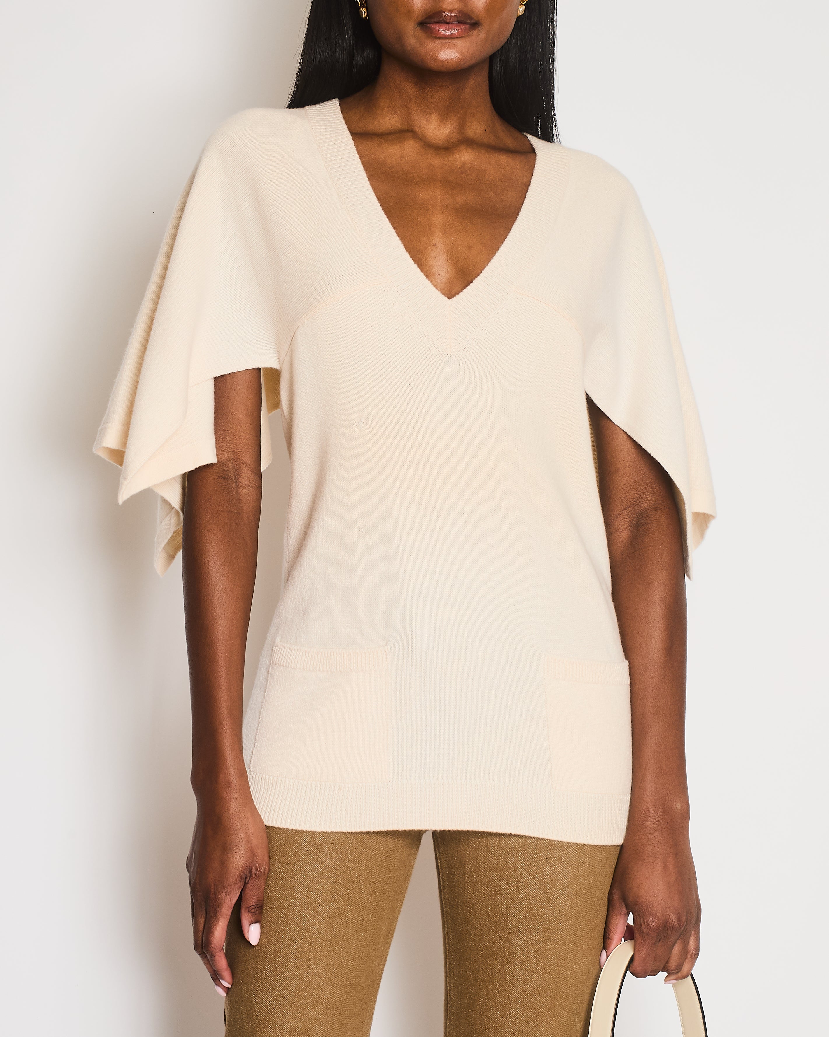 Chanel Cream Cashmere Short-Sleeved V-Neck Jumper with Front Pockets and Back Crystal CC Logo Detail Size FR 34 (UK 6)