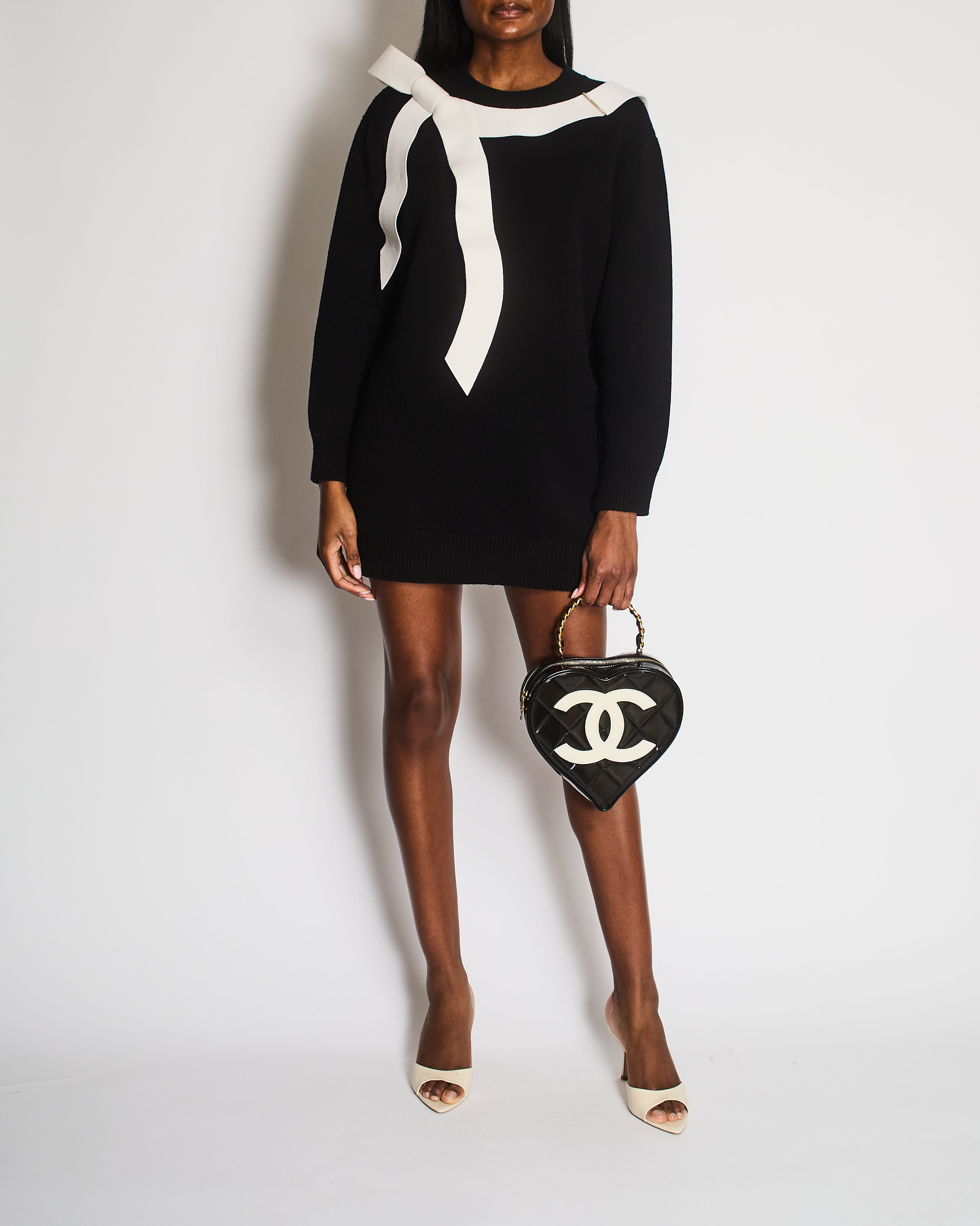 Chanel 25AW Black Cashmere Knitted Short-Sleeved Long Sleeve Dress with Ivory Long Bow Detail Size FR 38 (UK 10)