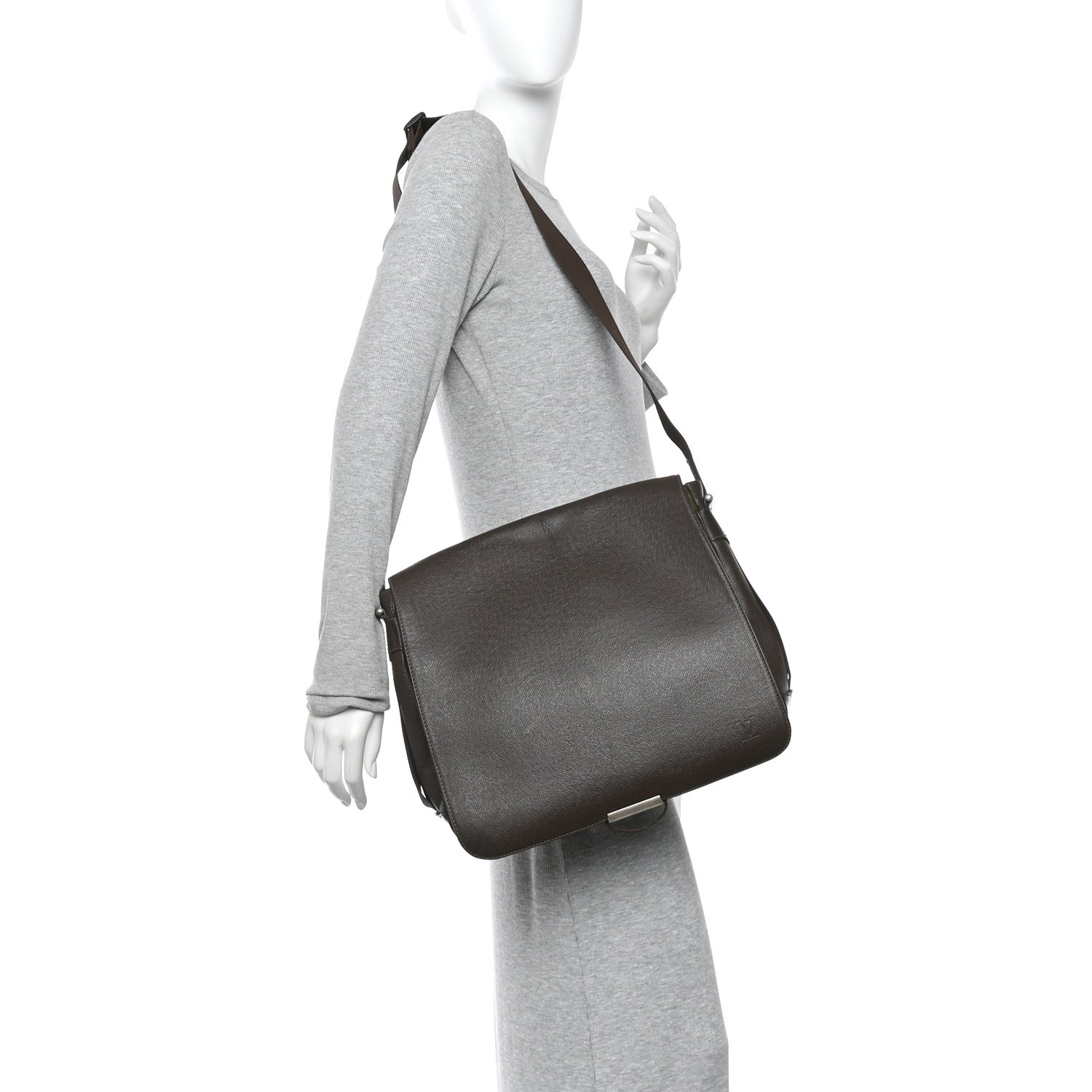 Louis Vuitton Taiga Andrei Messenger Bag Grizzli