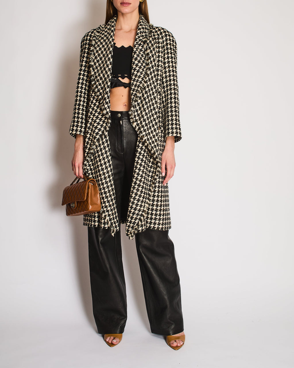 Chanel Vintage Runway SS 2006 Black and White Houndstooth Tweed Coat with Gold and Silver Woven Thread Size FR 44 (UK 16)