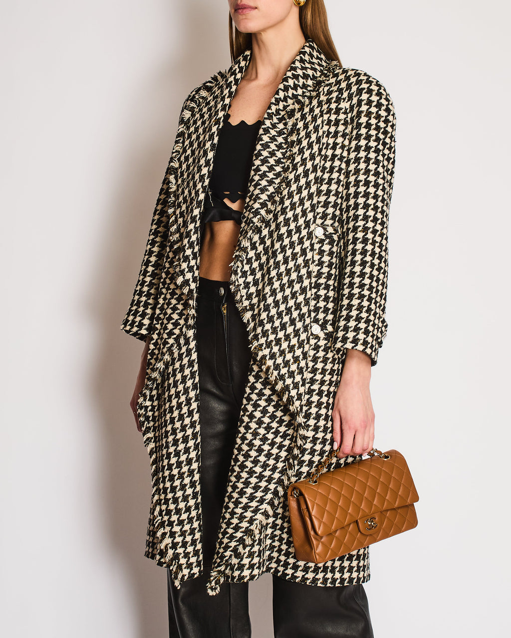 Chanel Vintage Runway SS 2006 Black and White Houndstooth Tweed Coat with Gold and Silver Woven Thread Size FR 44 (UK 16)