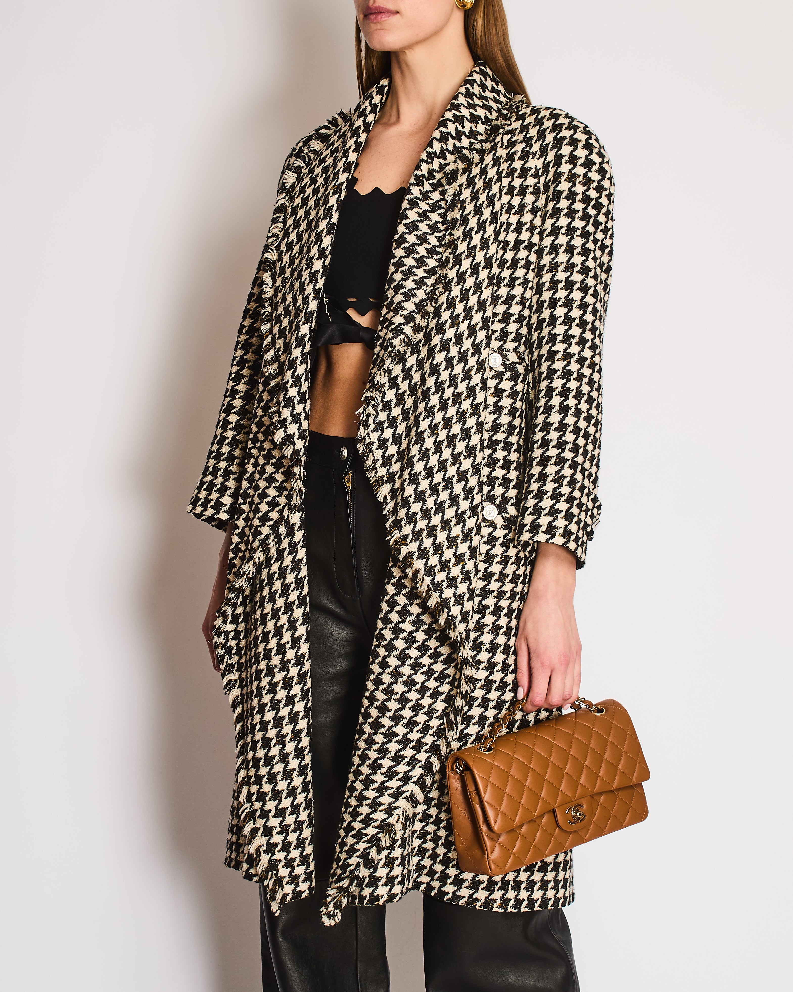Chanel Vintage Runway SS 2006 Black and White Houndstooth Tweed Coat with Gold and Silver Woven Thread Size FR 44 (UK 16)