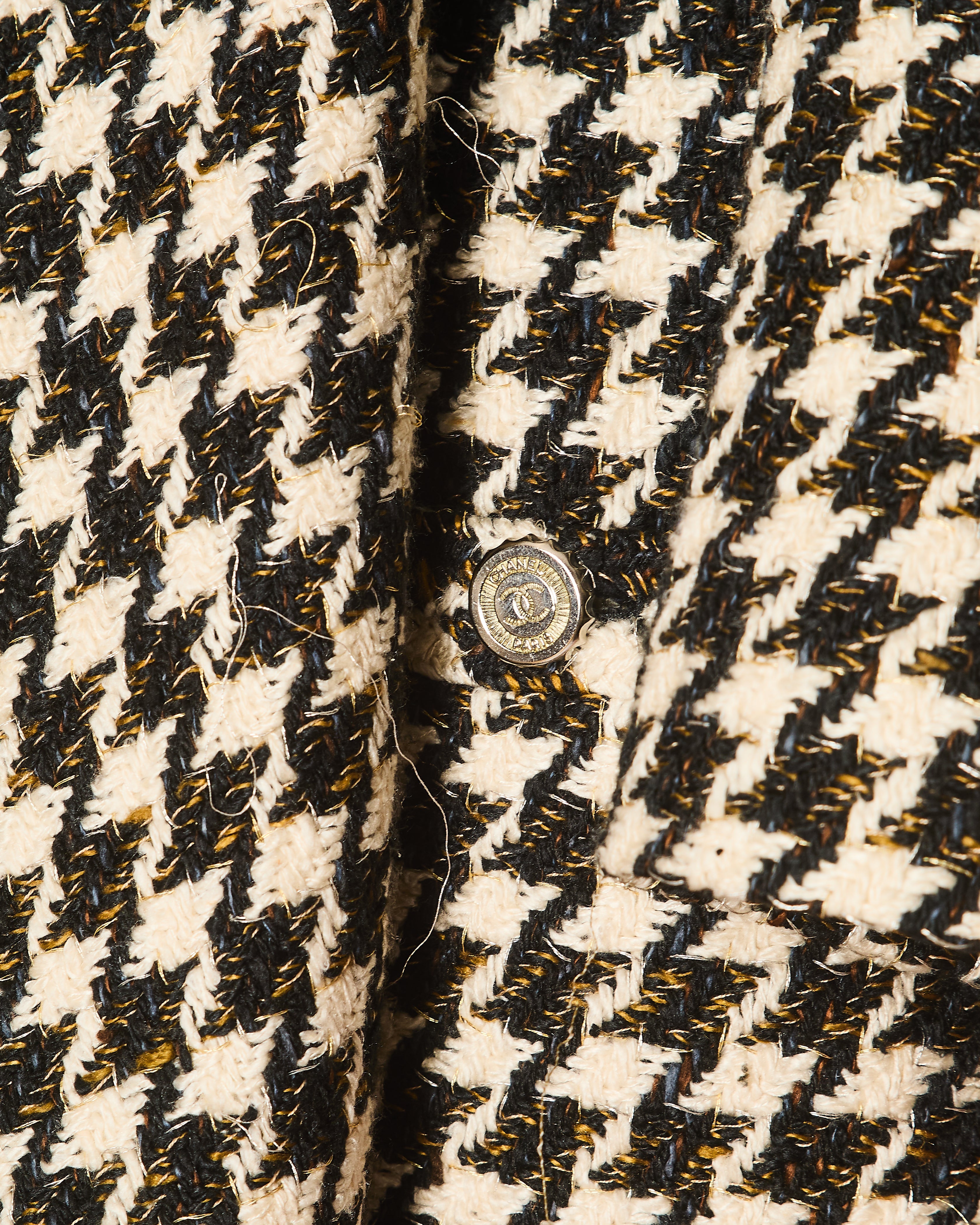 Chanel Vintage Runway SS 2006 Black and White Houndstooth Tweed Coat with Gold and Silver Woven Thread Size FR 44 (UK 16)