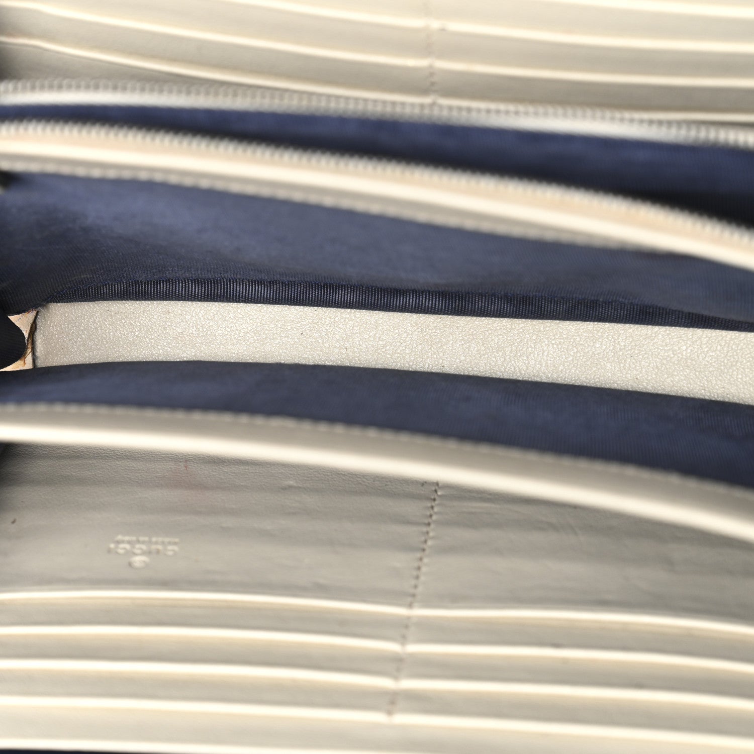Gucci Vintage Effect Calfskin Matelasse Diagonal Torchon GG Marmont Chain Wallet Mystic White Blue Agata