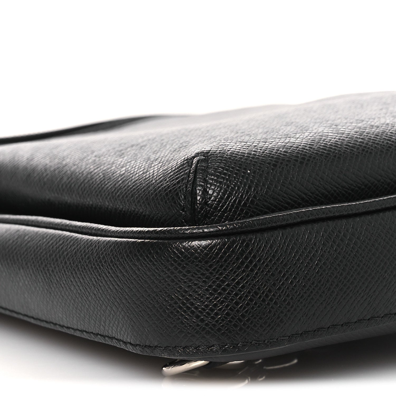 Louis Vuitton Taiga Avenue Sling Bag NM Black