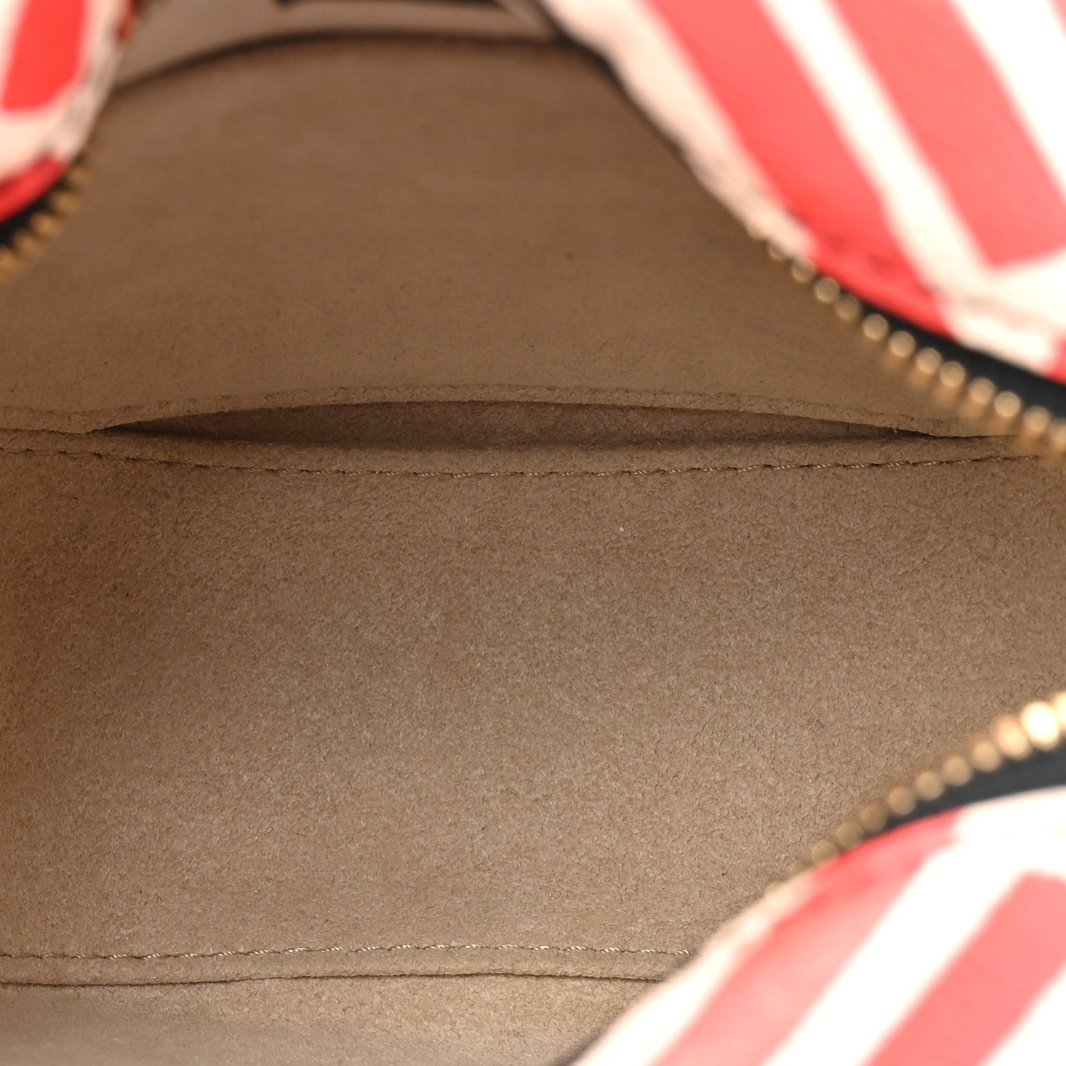 Louis Vuitton Monogram Giant Crafty Boite Chapeau Souple PM Creme Rouge Black