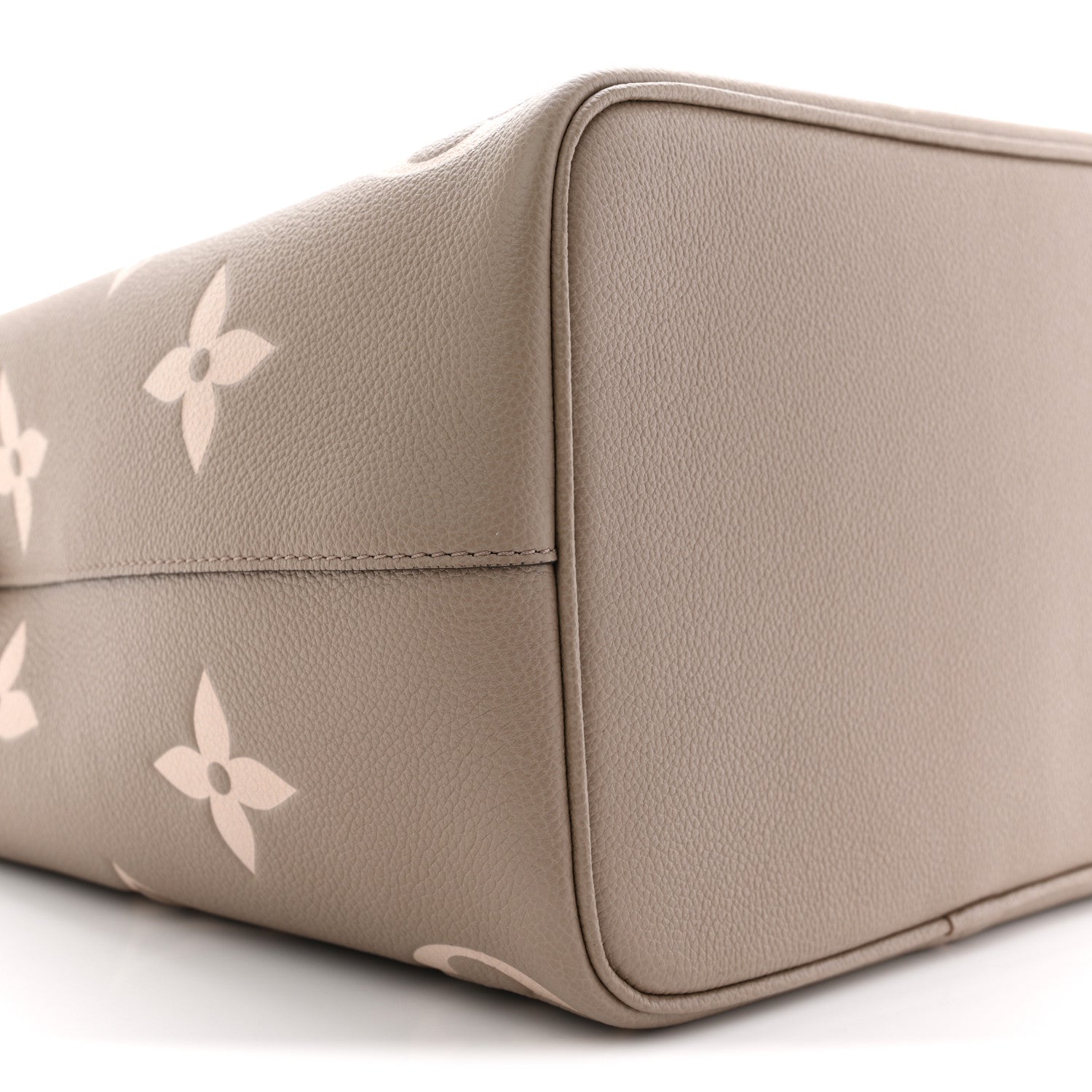 Louis Vuitton Empreinte Monogram Giant Neonoe MM Tourterelle Creme