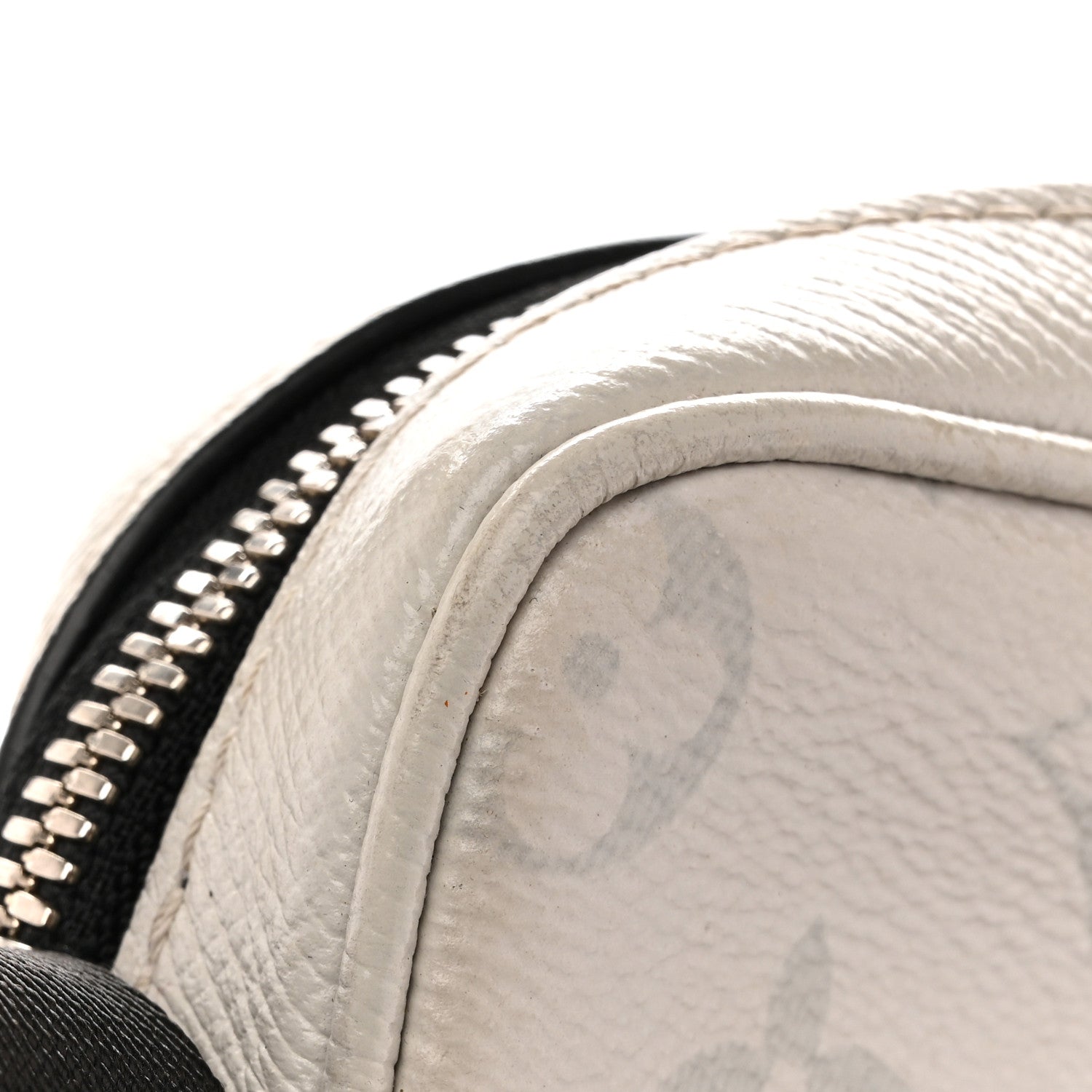 Louis Vuitton Taigarama Outdoor Messenger Antartica