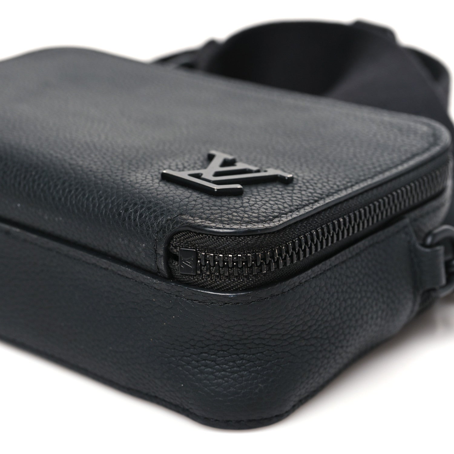 Louis Vuitton Calfskin Aerogram Alpha Wearable Wallet Black