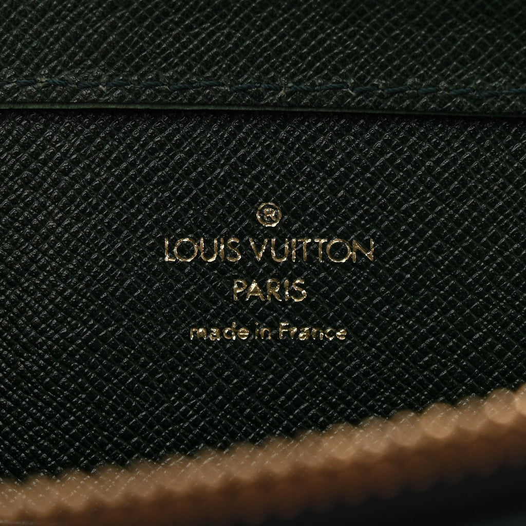 Louis Vuitton Taiga Baikal Pochette Epicea