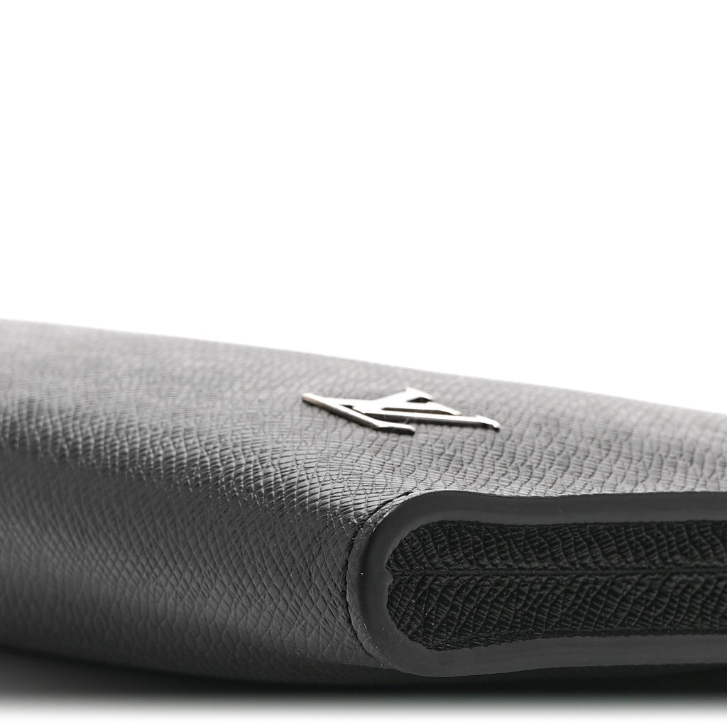 Louis Vuitton Taiga Pochette 24 Heures Black