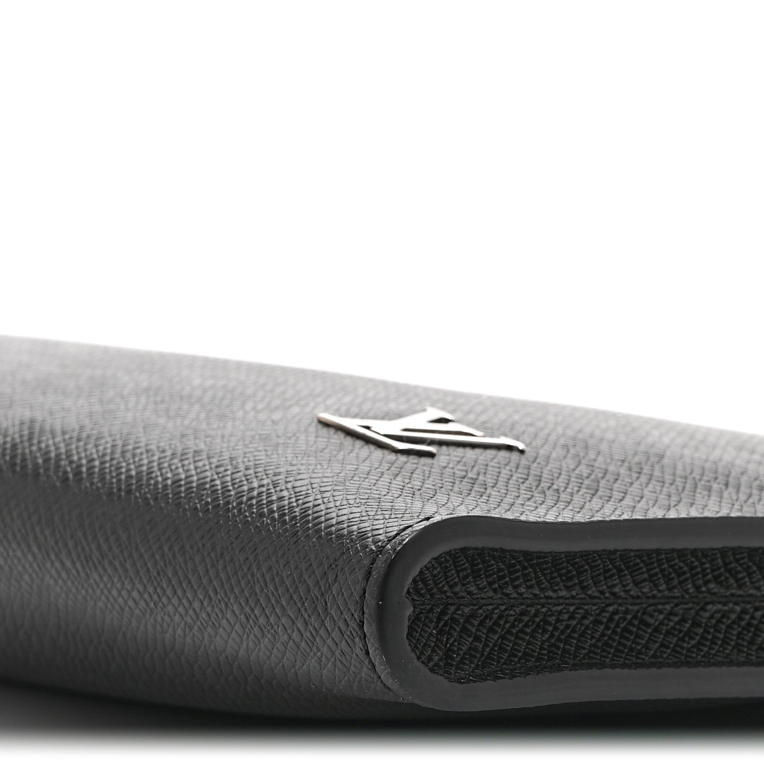 Louis Vuitton Taiga Pochette 24 Heures Black