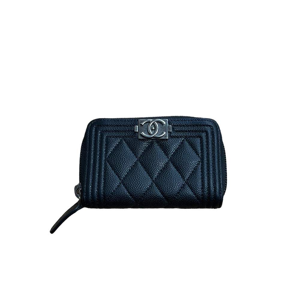 Coin Purse Luxury Designer By Chanel  Size: Small
