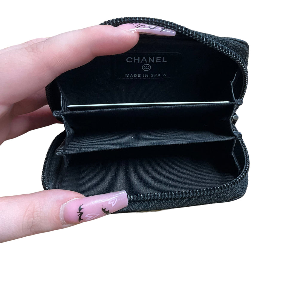Coin Purse Luxury Designer By Chanel  Size: Small