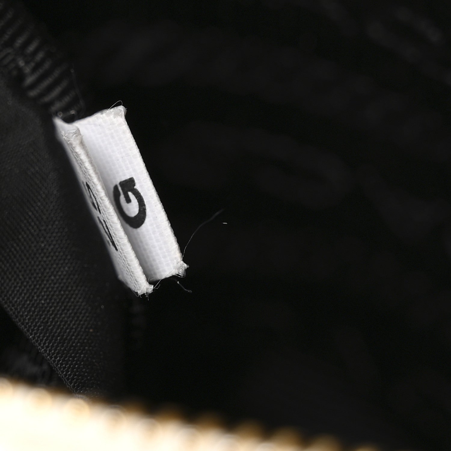 Prada Saffiano Re-Edition 2005 Shoulder Bag White