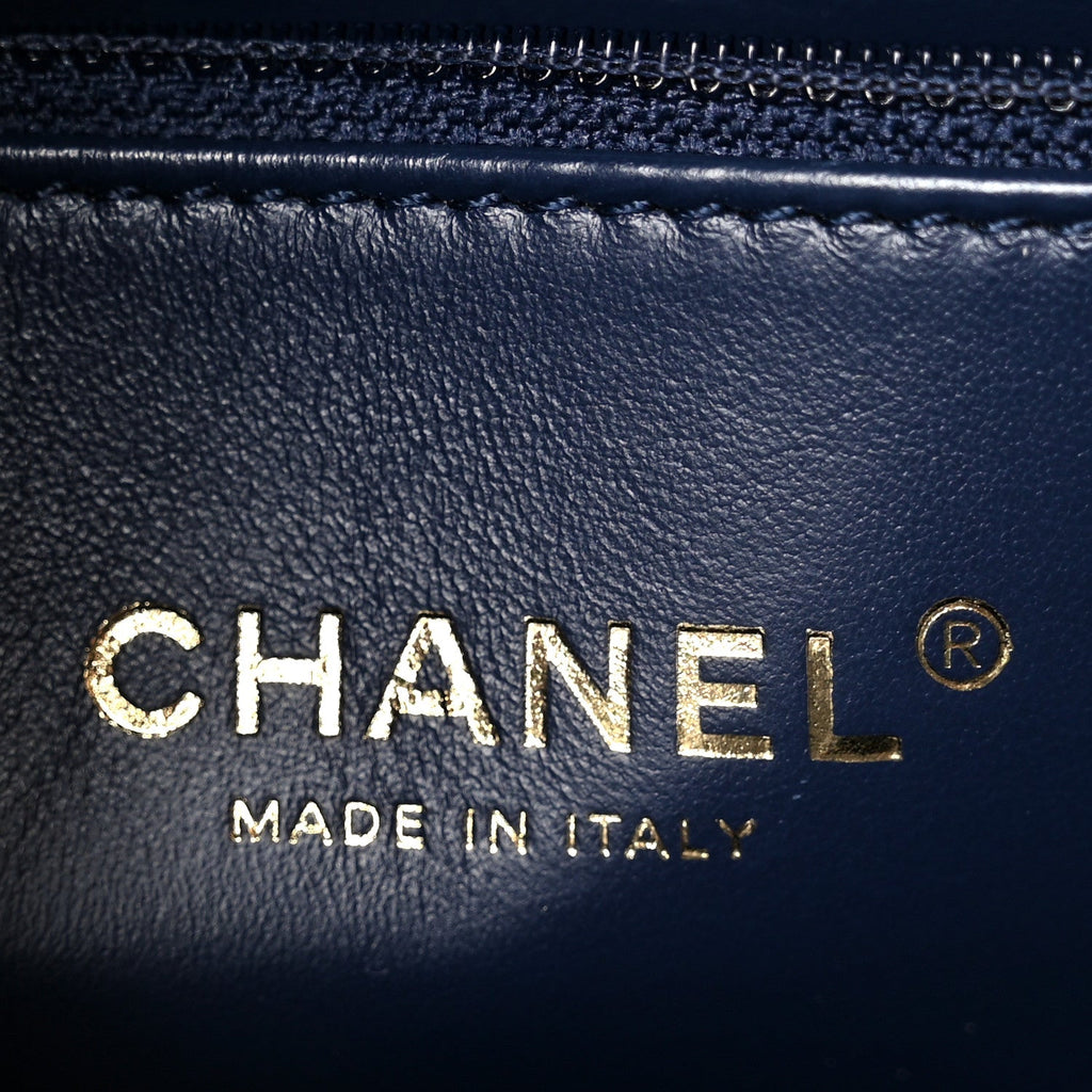 Chanel Caviar Quilted Medium CC Filigree Vanity Case Navy