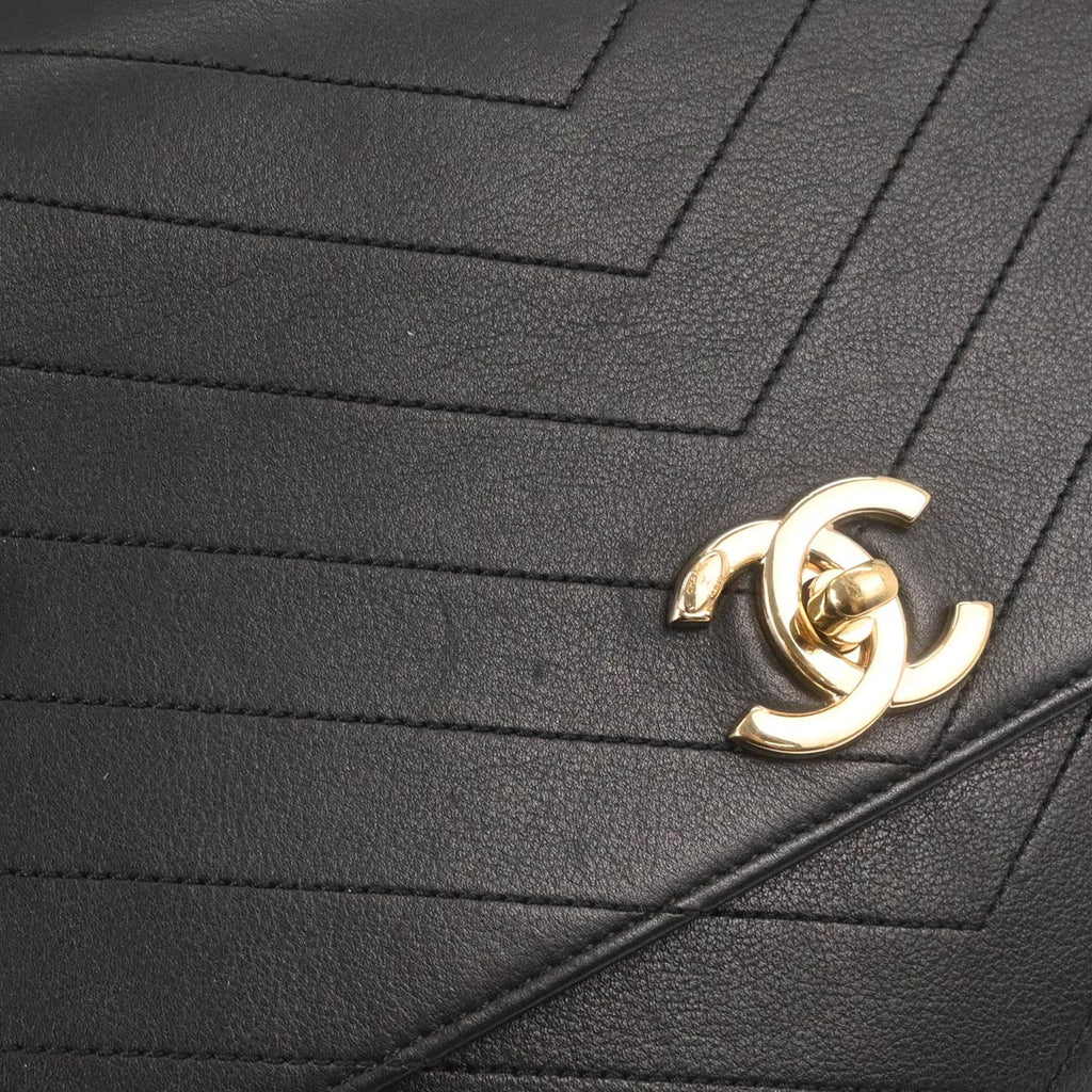 Chanel 2019 Black Calfskin Chevron 2way Shoulder Handbag