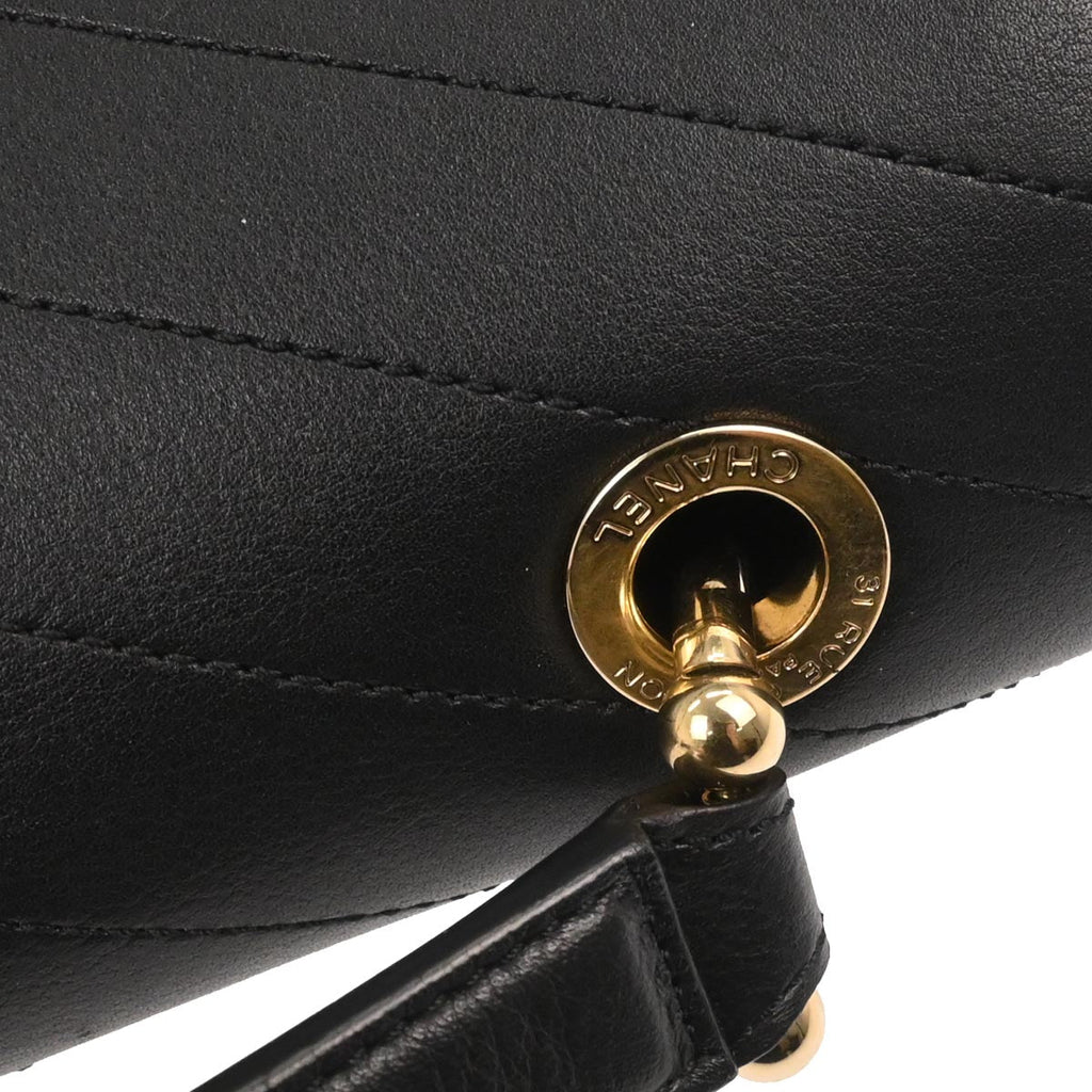 Chanel 2019 Black Calfskin Chevron 2way Shoulder Handbag