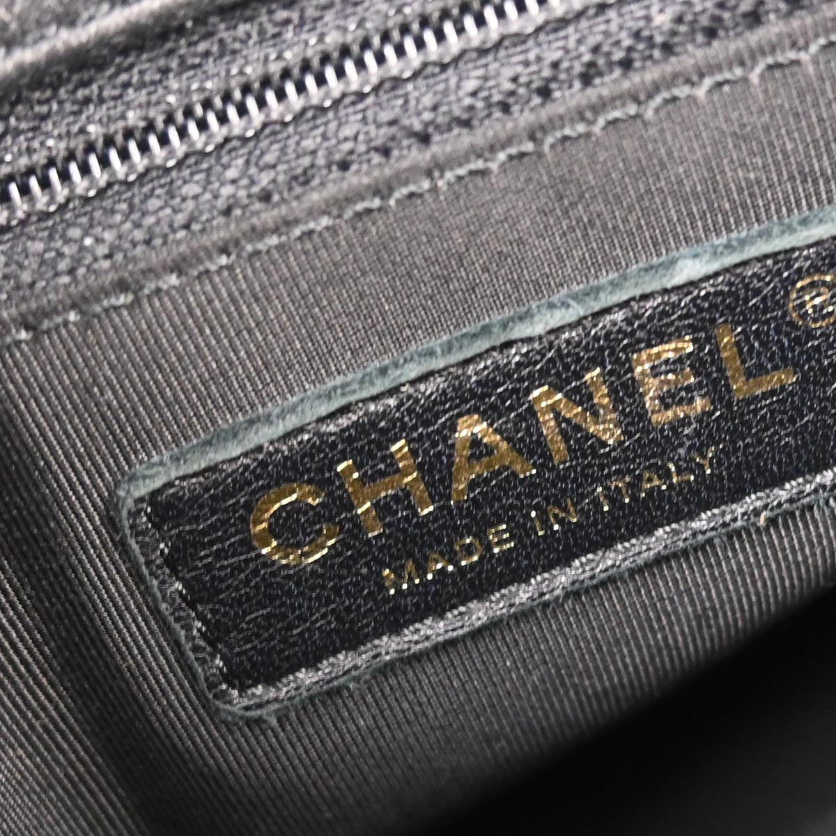 Chanel 2019 Black Calfskin Chevron 2way Shoulder Handbag