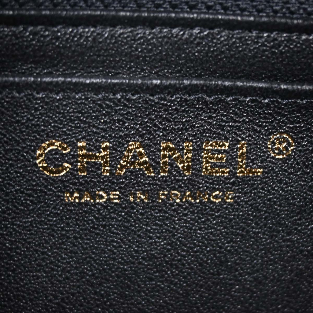 Chanel 2019 Black Lambskin Chevron Shoulder Bag