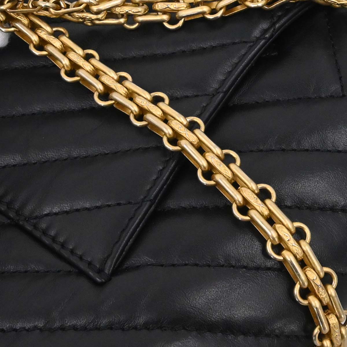 Chanel 2018-2019 Black Lambskin Chevron 2.55 Small Double Flap Shoulder Bag