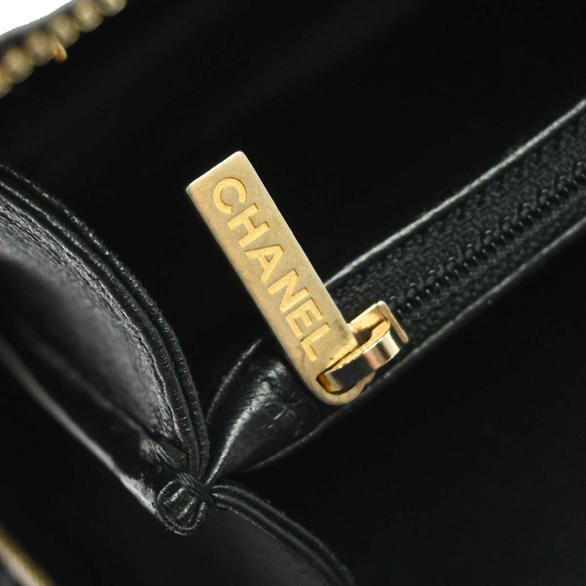 Chanel 2019 Black Tweed CC Filigree 2way Shoulder Vanity Handbag