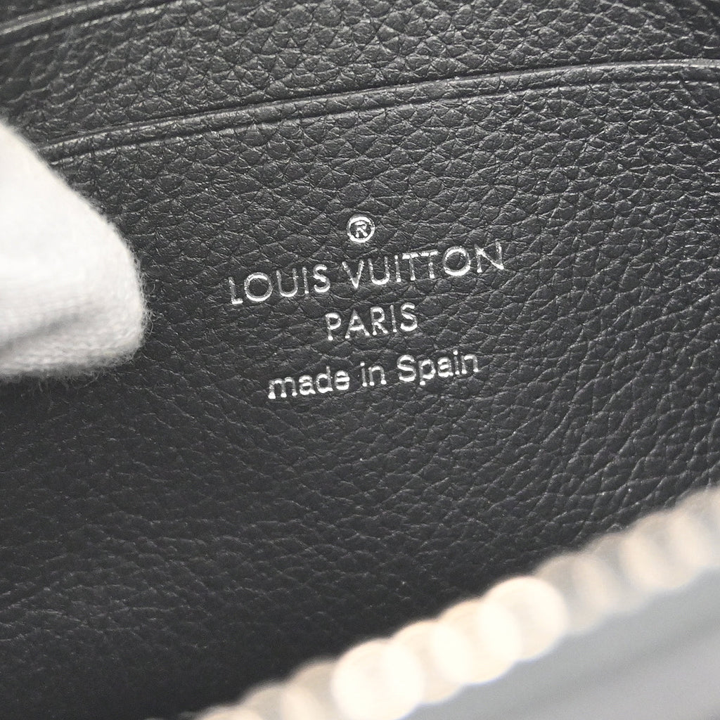Louis Vuitton 2019 Black Calfskin Pochette Lockme Shoulder Bag M63471