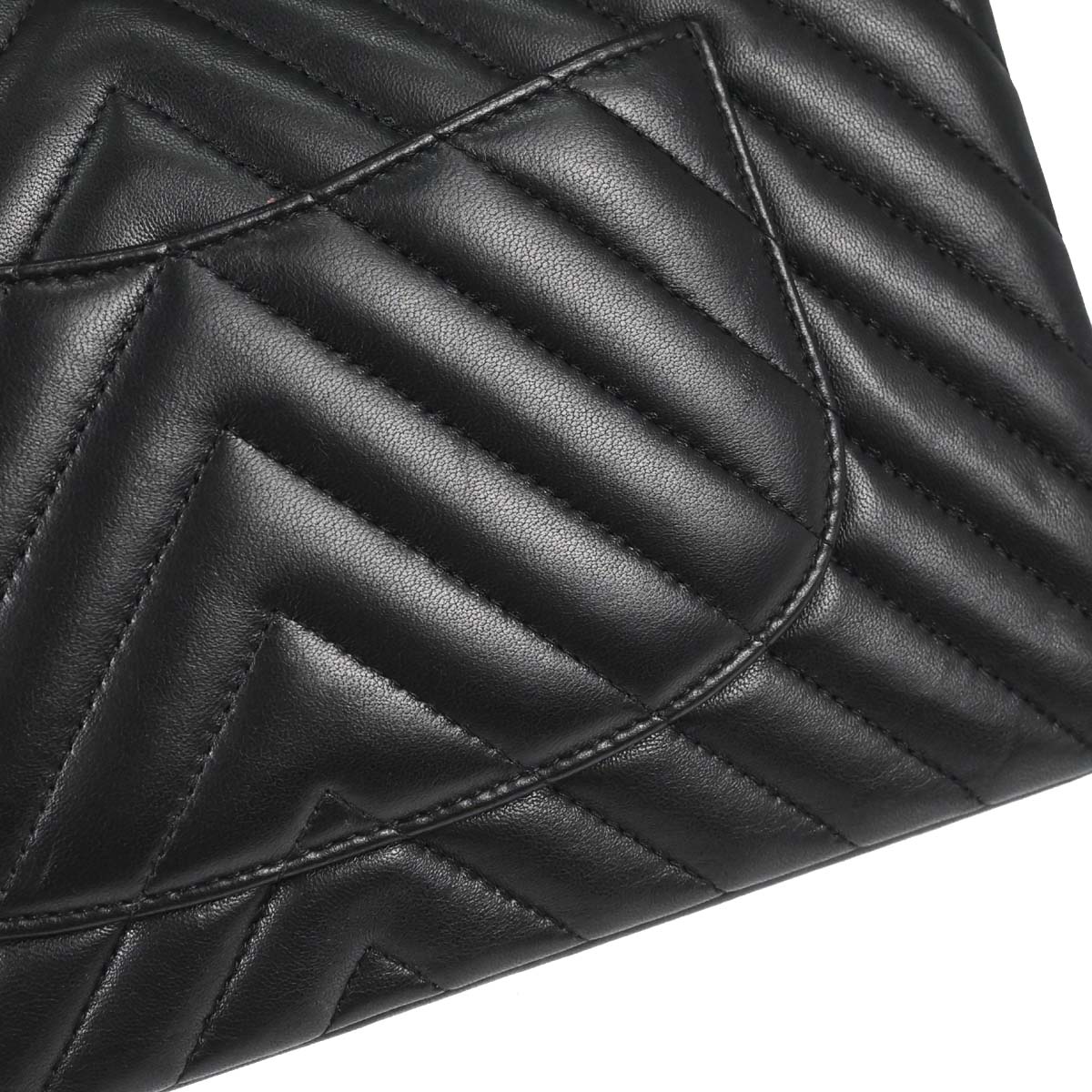 Chanel 2019 Black Lambskin Chevron Medium Classic Double Flap Shoulder Bag