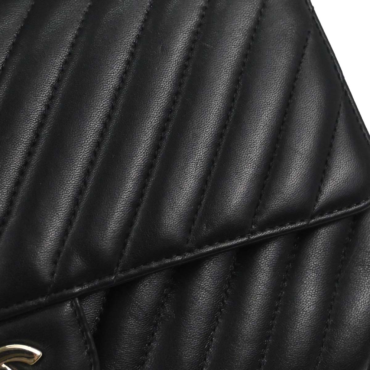 Chanel 2019 Black Lambskin Chevron Medium Classic Double Flap Shoulder Bag