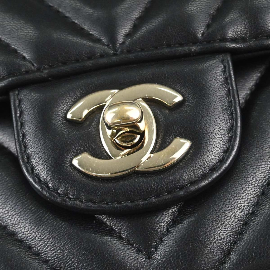 Chanel 2019 Black Lambskin Chevron Medium Classic Double Flap Shoulder Bag