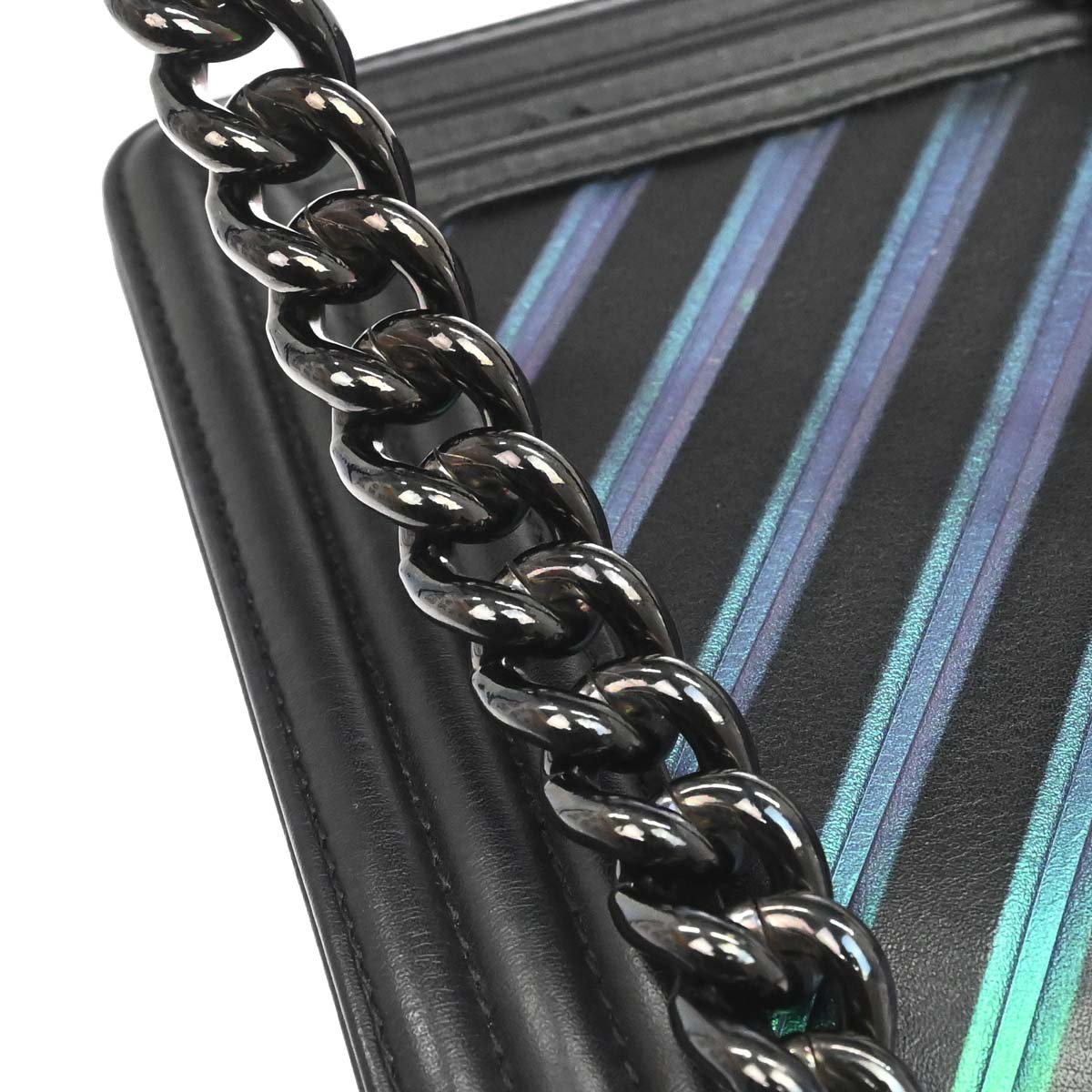 Boy Chanel Black Calfskin Chevron Medium Shoulder Bag