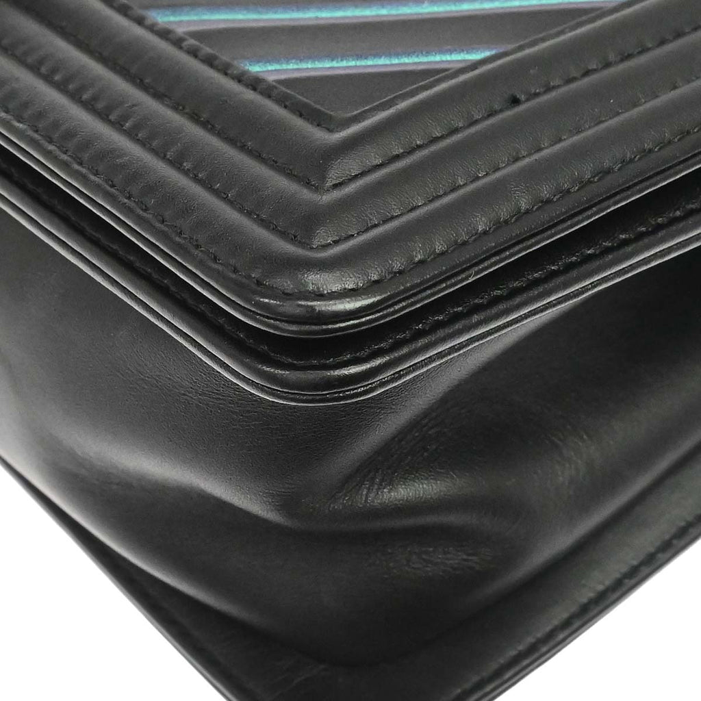 Boy Chanel Black Calfskin Chevron Medium Shoulder Bag