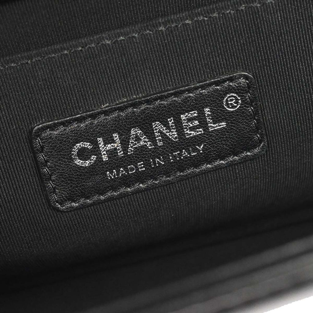 Boy Chanel Black Calfskin Chevron Medium Shoulder Bag
