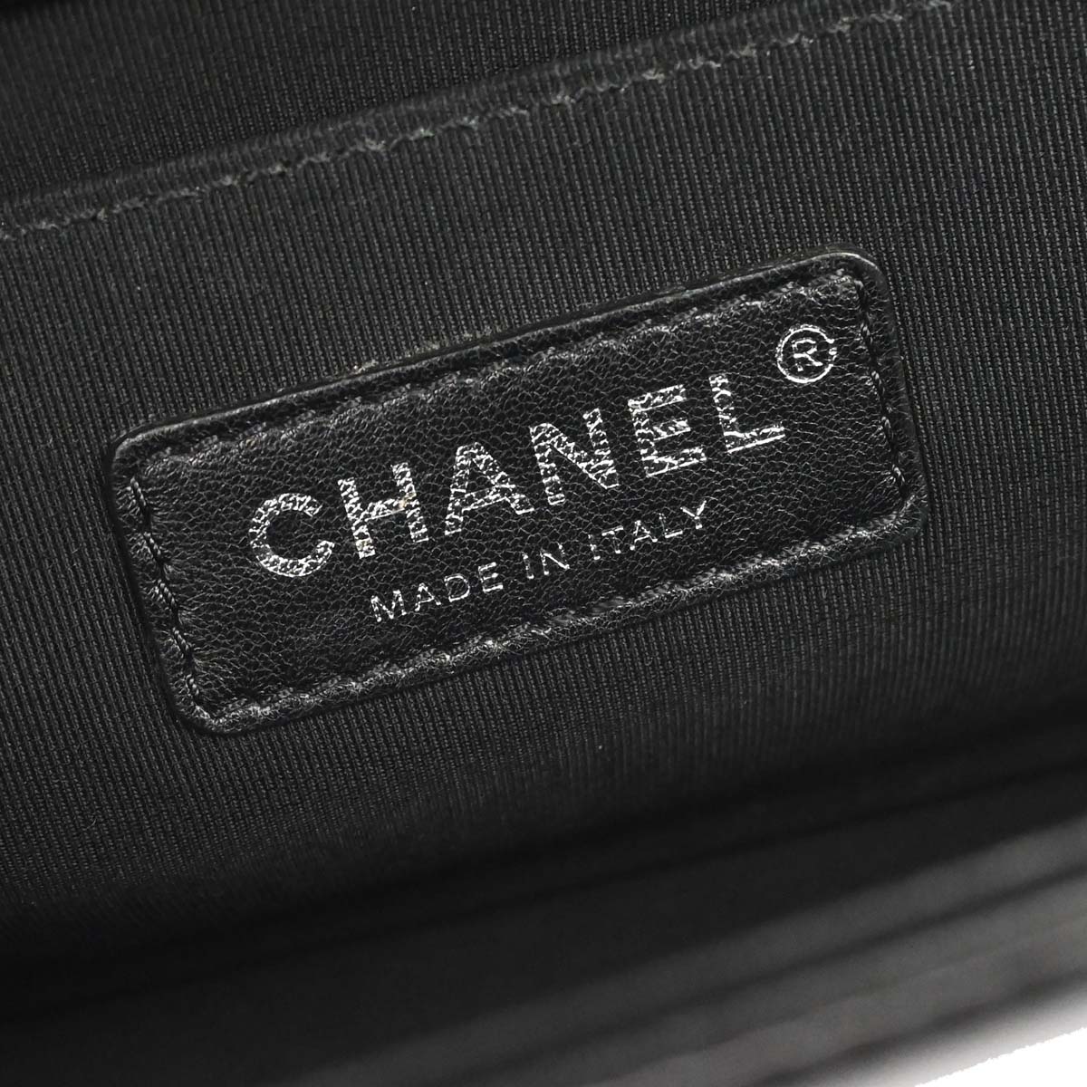 Boy Chanel Black Calfskin Chevron Medium Shoulder Bag