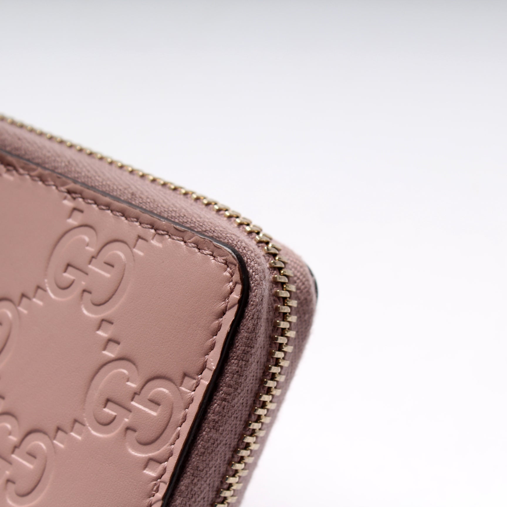 trade 388680 Bow Zip Around Wallet Guccissima