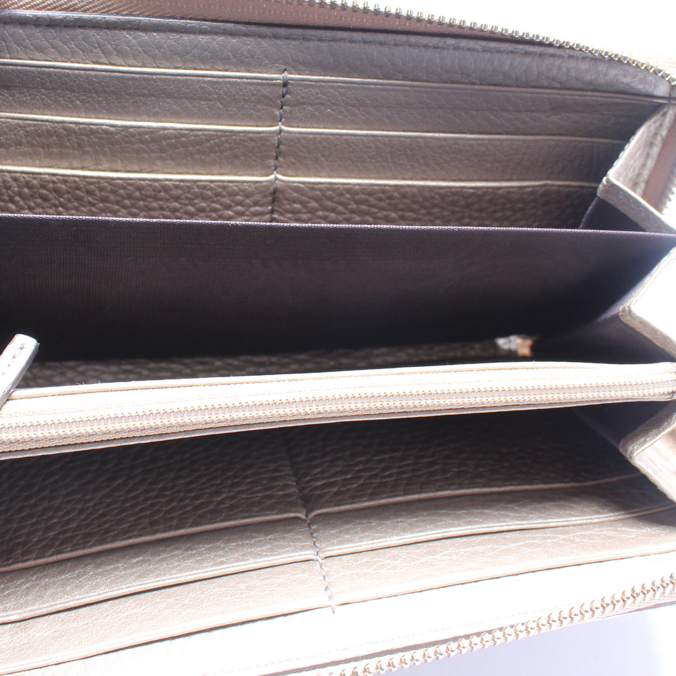 308004 Soho Zippy Wallet