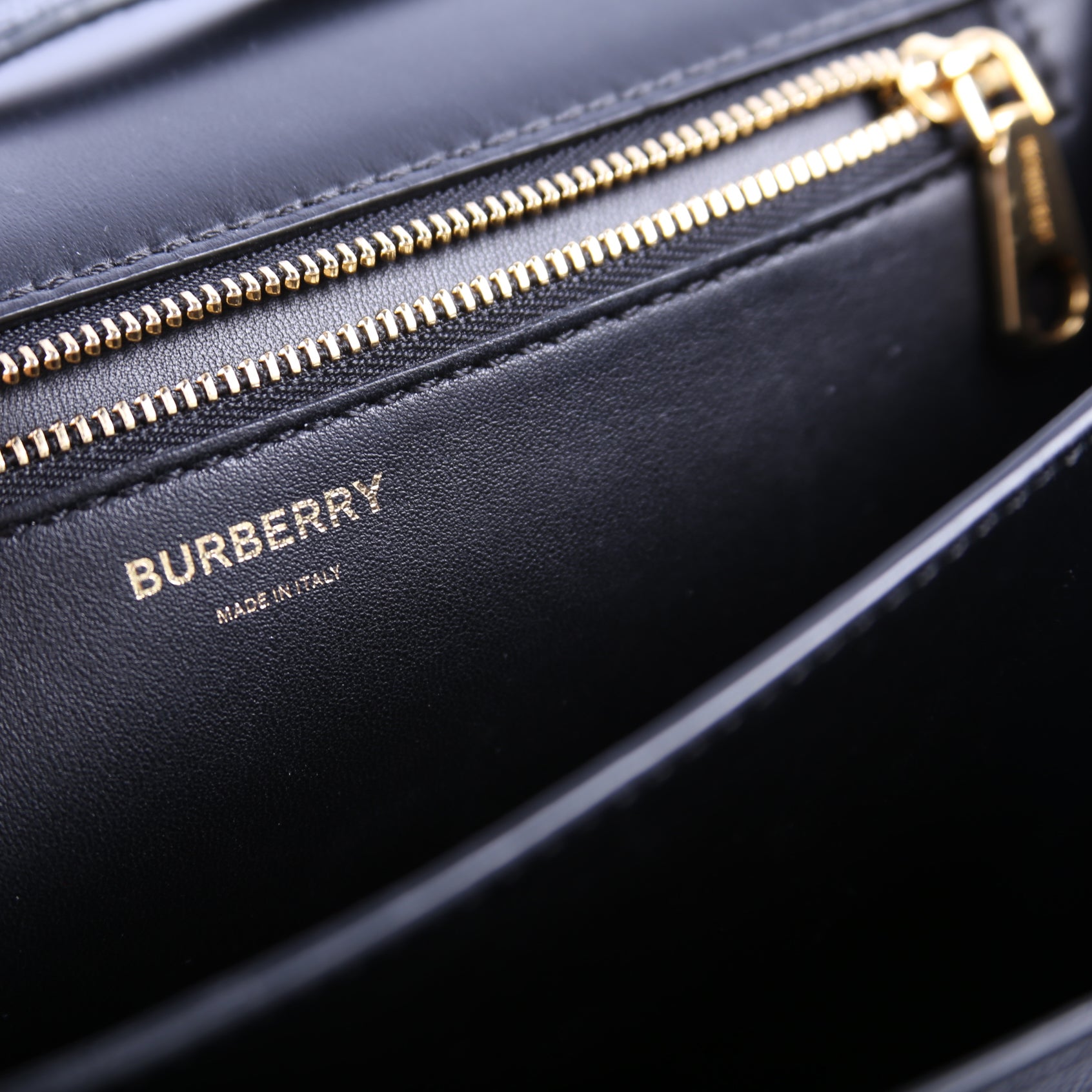 TB Medium Grainy Leather