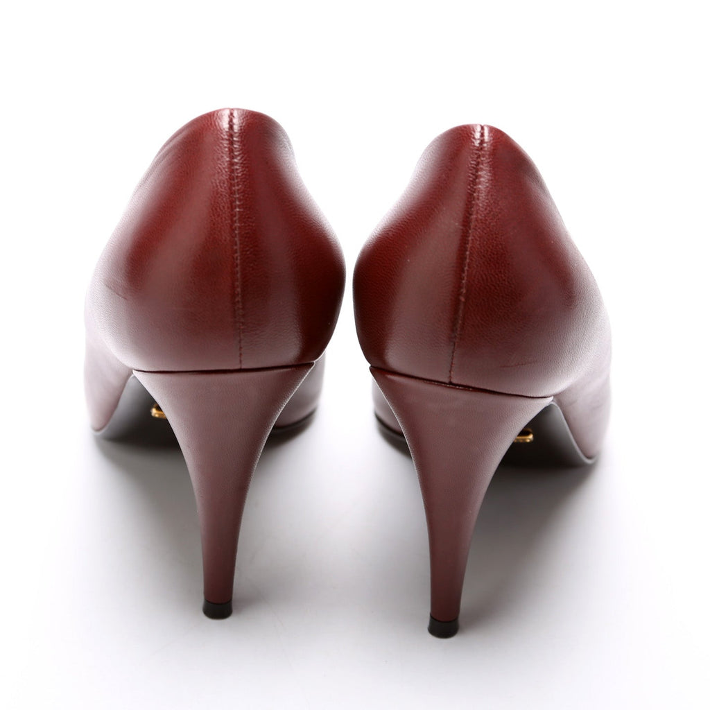 Gucci Pointed Toe Pumps Size 39
