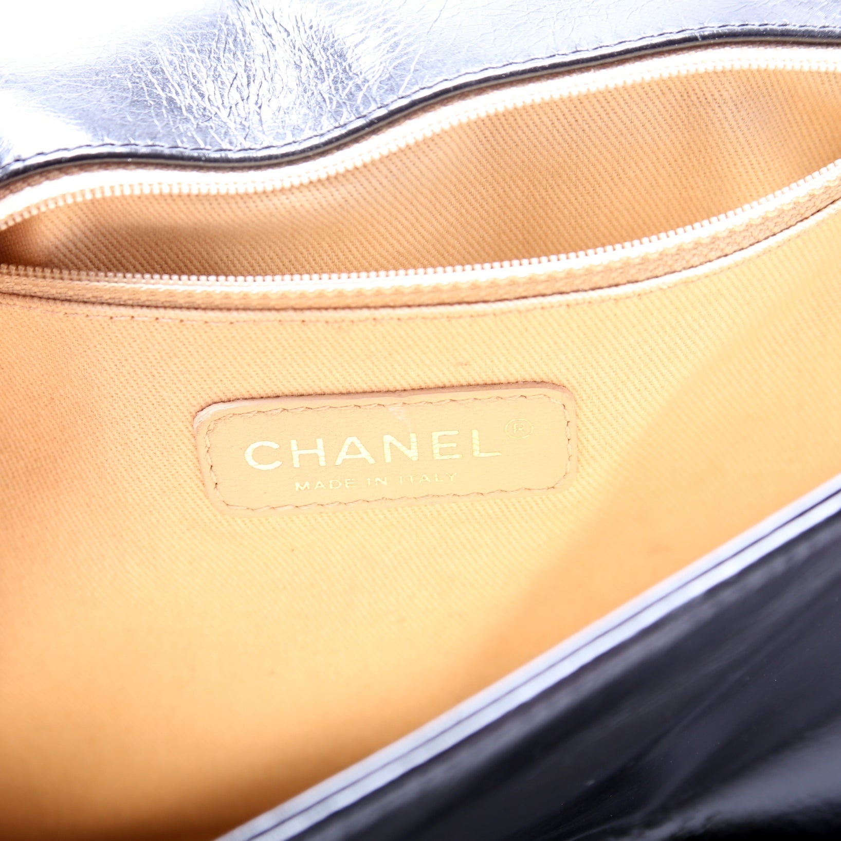 Boy Flap Large Lambskin 18M