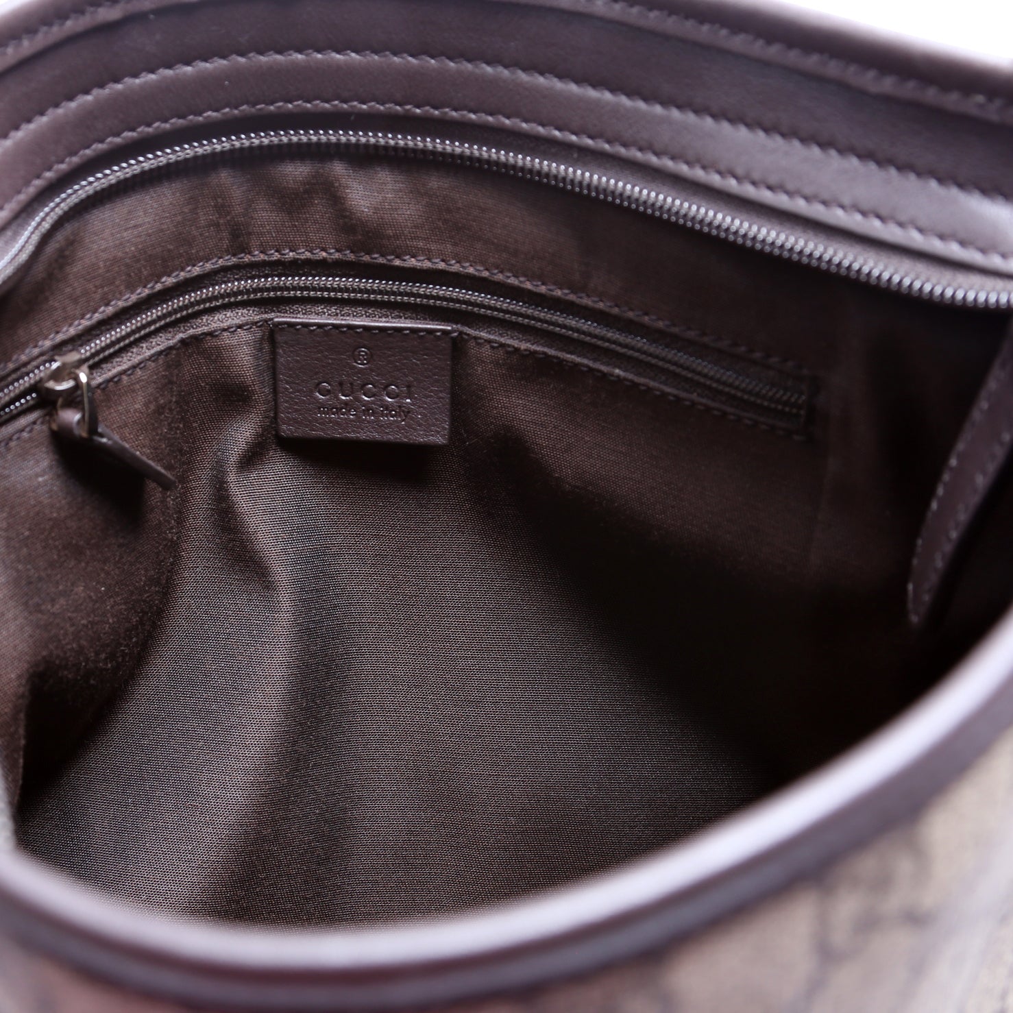 388924 GG Supreme Crossbody