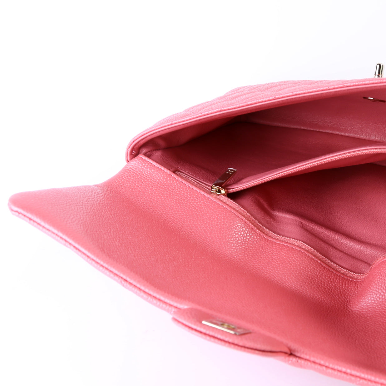 Classic Flap Clutch Caviar 26M